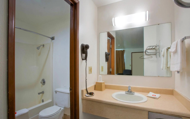 OYO Woodland Hotel and Suites