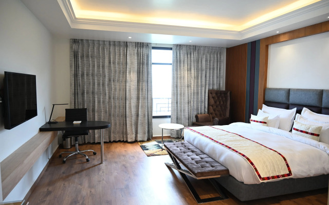 Justa Cliffend Resort & Spa, Mashobra