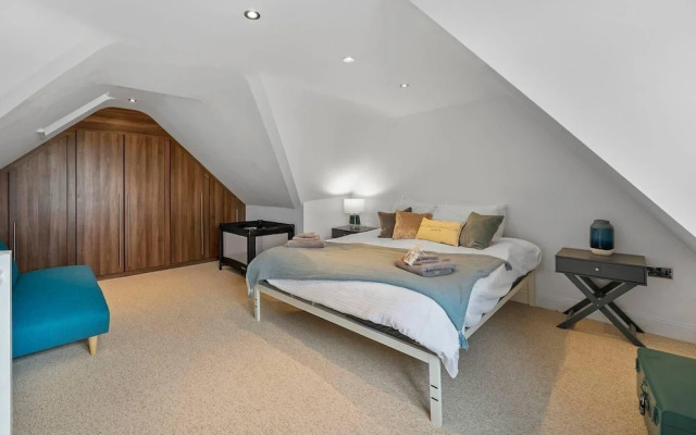Perfect Location, dog Friendly Beautiful Home