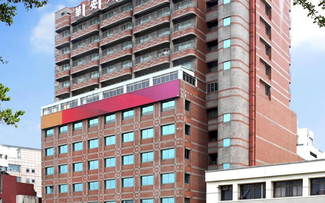 Metro Hotel - Howard Group