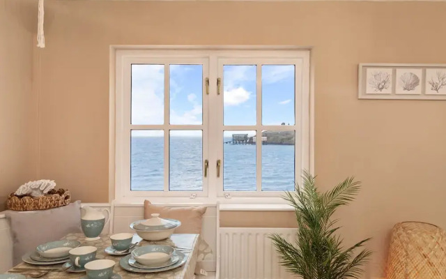 5 Sunny Cove - Direct Beach Access Sea Views