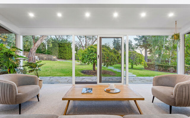 Tranquil Estate With Pool Heated Spa Gardens