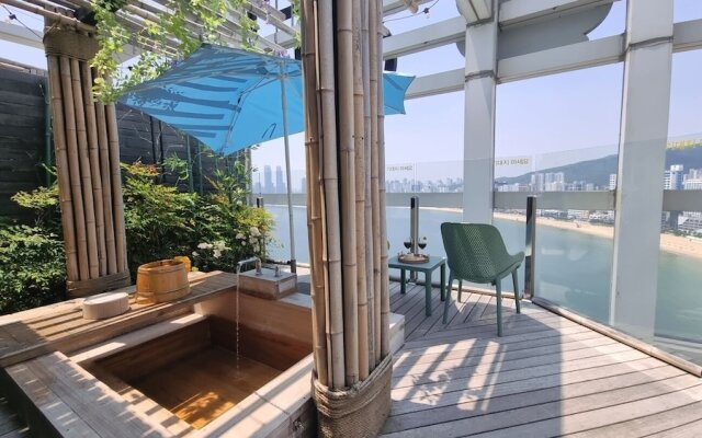 The Bay Club Hotel