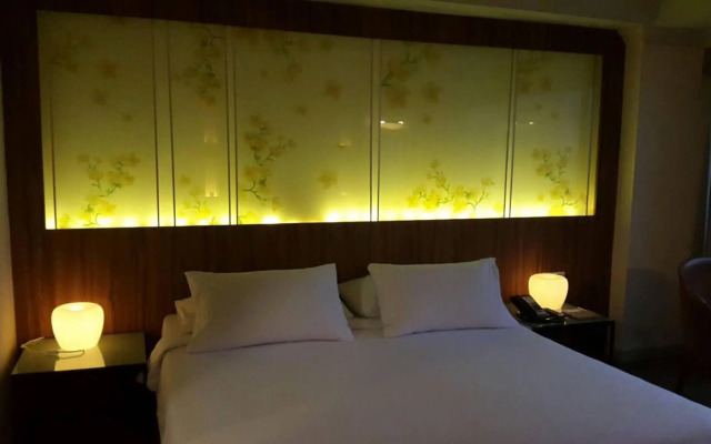 Ploy Palace Hotel