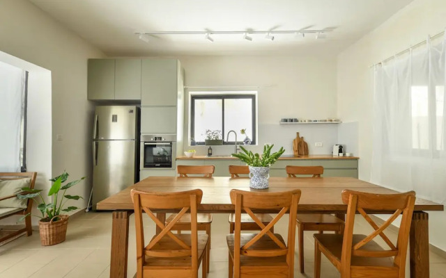 Beachside 3-BR Apt Perfect for Families