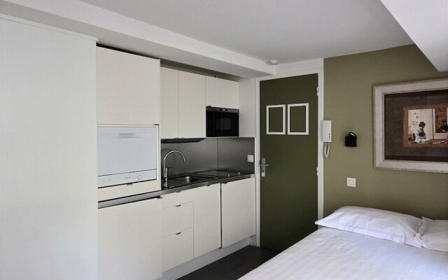 S02434 - Studio for 2 People, Metro Station Sentier