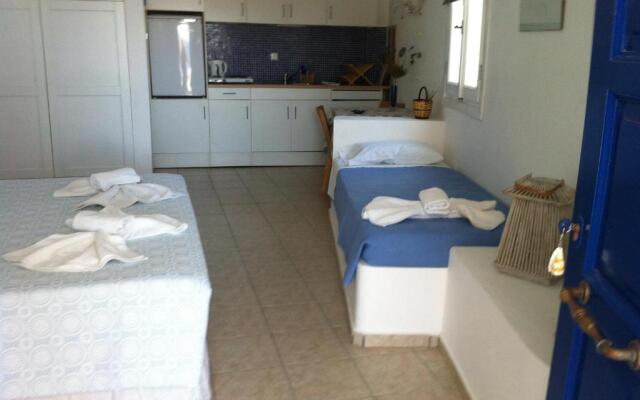 Plori Studios and Apartments