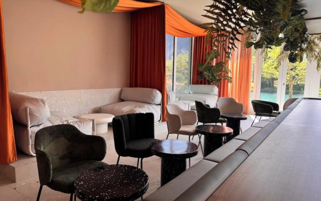HOP Apartments & Suites