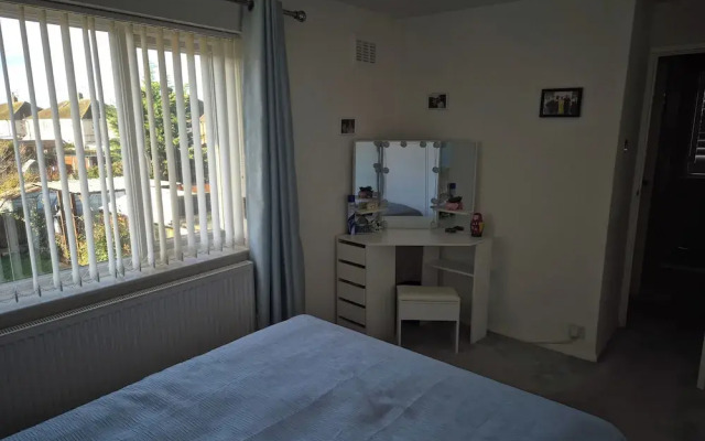 Cosy 1BR Hideaway - Hot Tub, Wifi & Private Pond