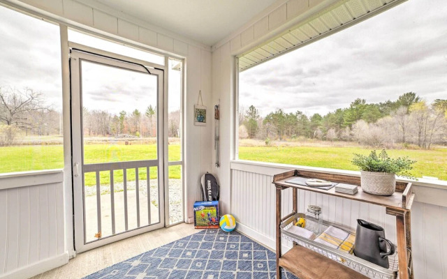 Bellaire Home w/ Game Room & On-site Snow Trails!