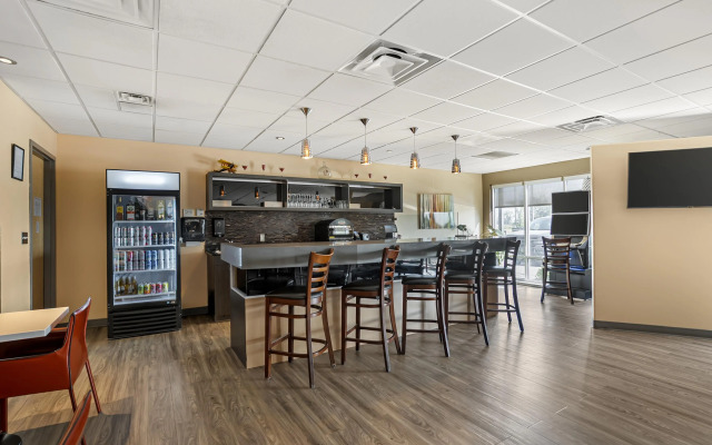 Best Western Plus Airport Inn & Suites