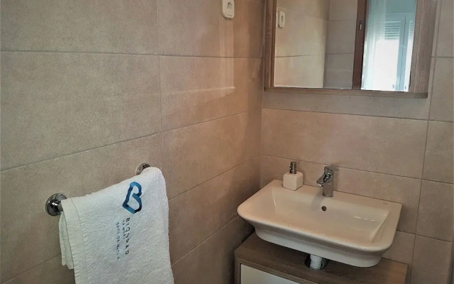 Olive - Swimming Pool - SA4