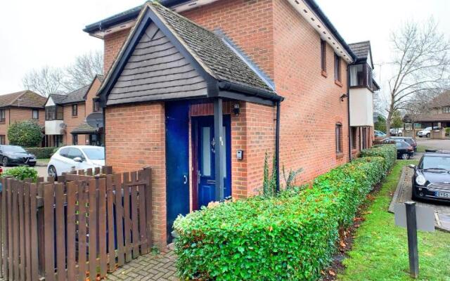 Maidenhead - 1 Bed Modern Flat - Private Entrance