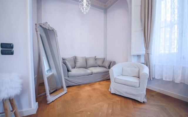 Modern & Stylish Oberdan