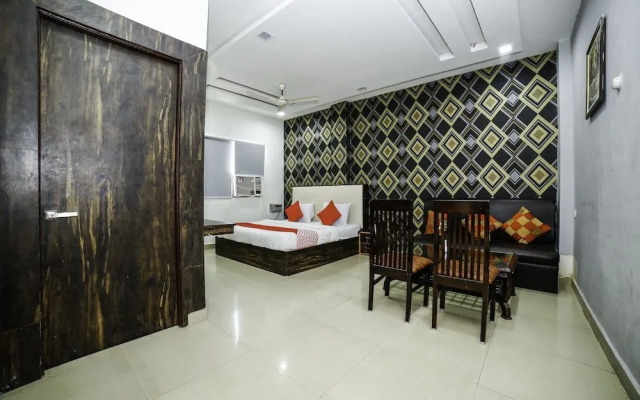 Hotel C P Palace by OYO Rooms