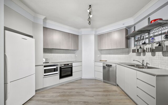 Beachfront Luxury 3 Bedroom Apartment