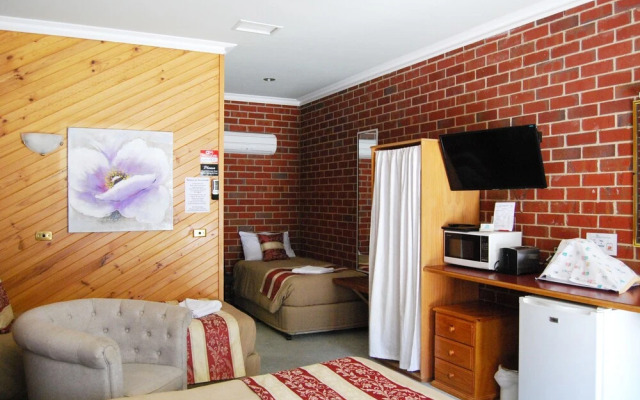 The Elms Motor Inn