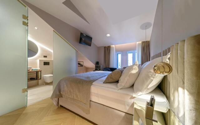 Lumiere Luxury Rooms