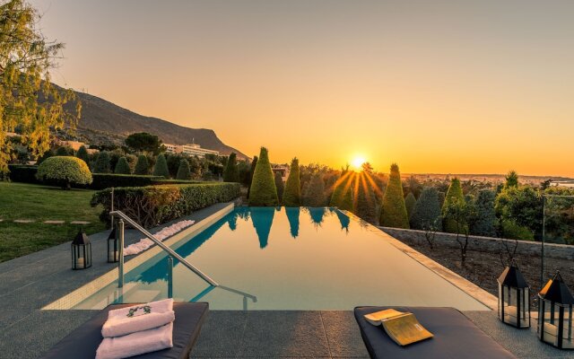 Luxury Villa Golden Crest with pool