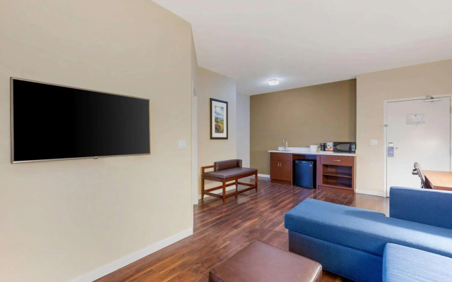 Comfort Inn & Suites near Ontario Airport