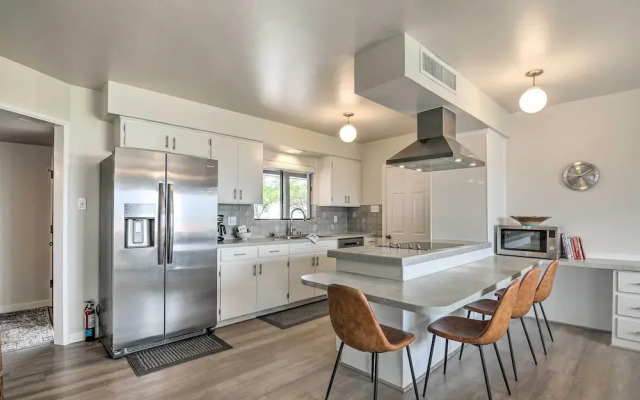 Lake Powell Views: Mid-century Home in Page