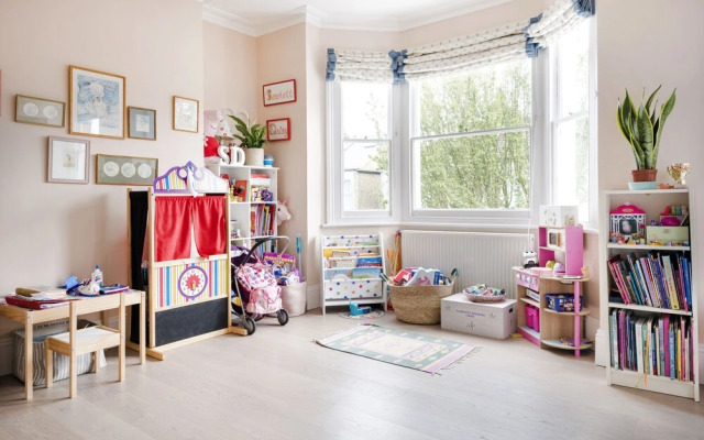 Spectacular Shepherds Bush Home Close to Westfield