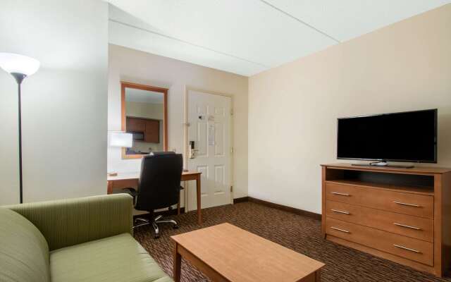 Clarion Hotel & Suites University - Shippensburg
