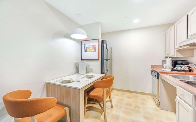 Homewood Suites by Hilton East Rutherford - Meadowlands