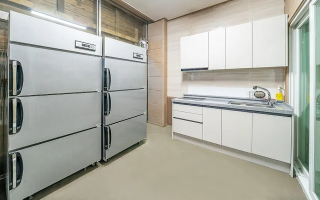 Ganghwa Marinwon Pulbilra Gajok Pension