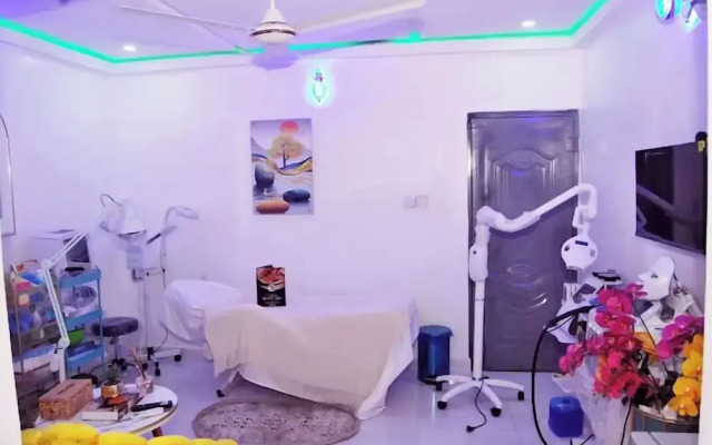 GlassTop Lounge