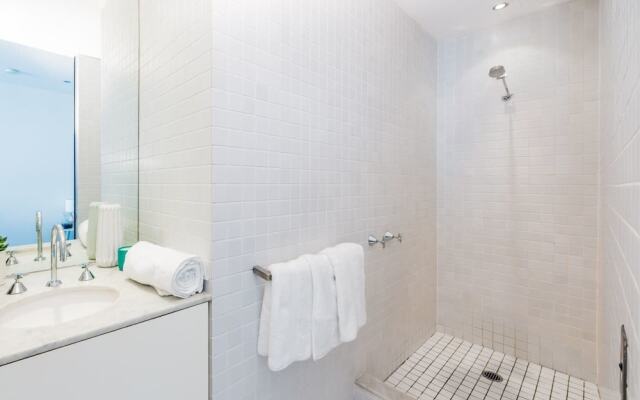 Executive Two Bed Penthouse Studio in the City
