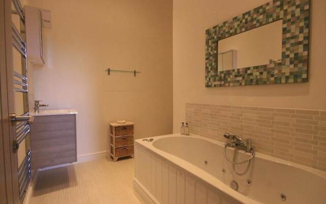 Hazelnut Barn, Bourton On The Water