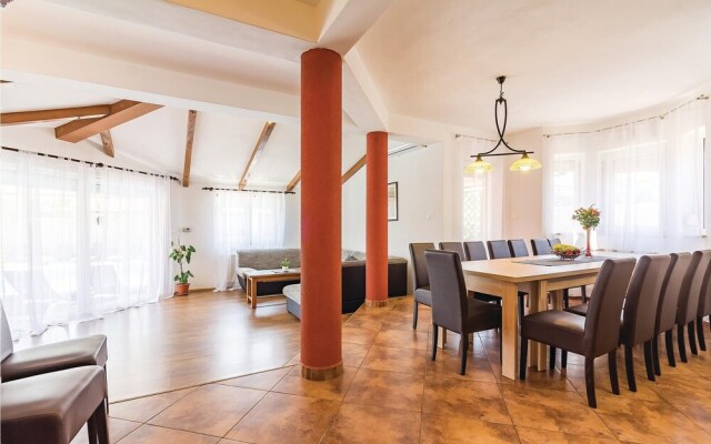 Beautiful Home in Pula With Wifi and 7 Bedrooms