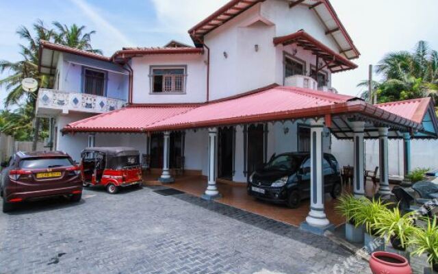 OYO 320 Hotel By The C
