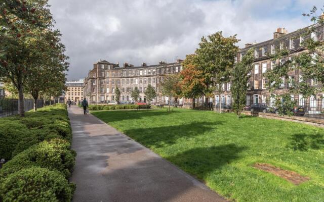 Spacious & Unique city central 1 bed with WiFi