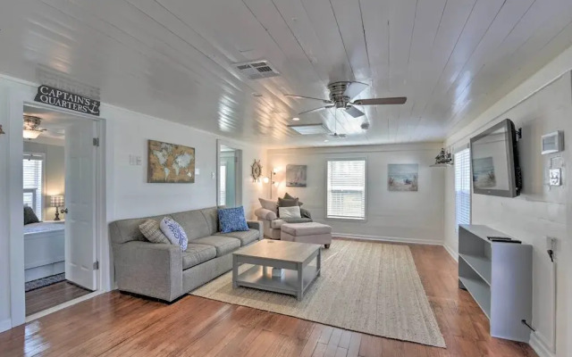 Steps to Sand: Galveston Beach Bungalow!