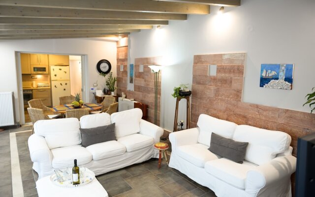 Patras Luxury Seaside House