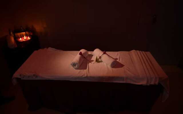 Goroomgo Hotel Coral Suites Puri