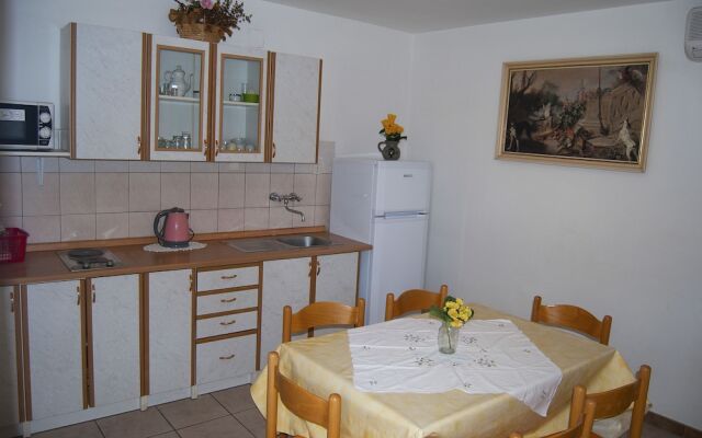 Apartments and Rooms Slavica