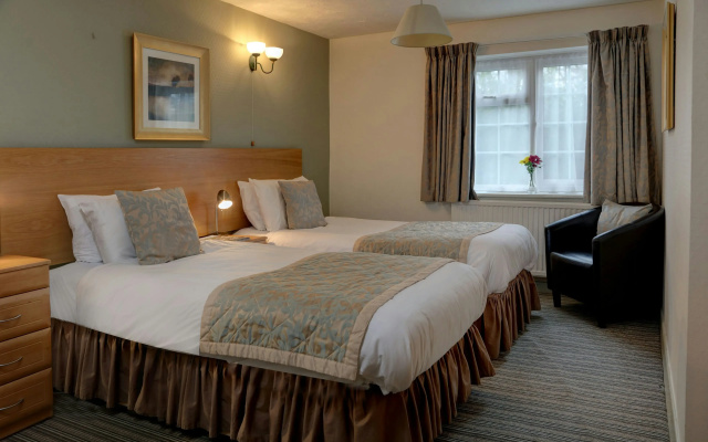 Pettifers Freehouse Hotel