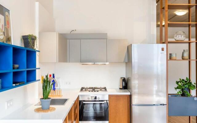 Modern 1BR apt w spacious balcony & a bathtub