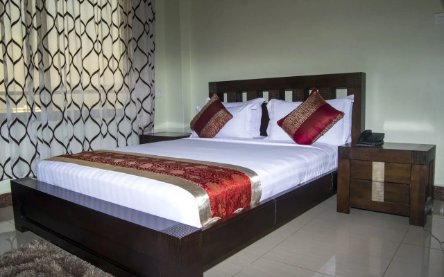 Flomi Hotel