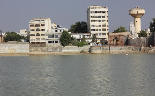 Hotel Shiv lake