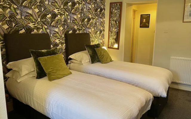 Milton House Studio Apartment Suites