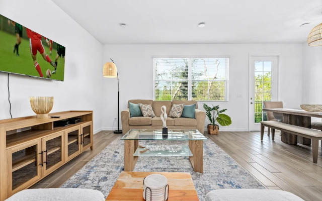 Lovely Townhome Sleeps 8 Eve101