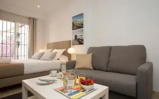 Poeta Llombart Apartments