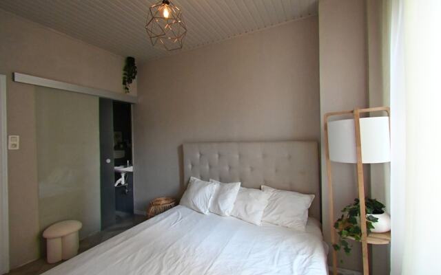 Up too 8- 10 Persons Stay in Antwerp