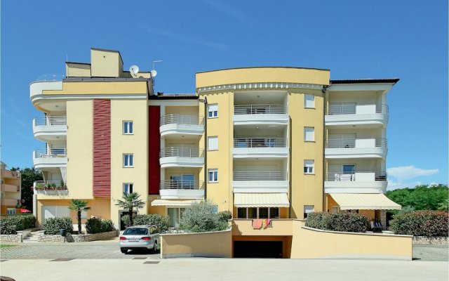 Awesome Home In Umag With 2 Bedrooms