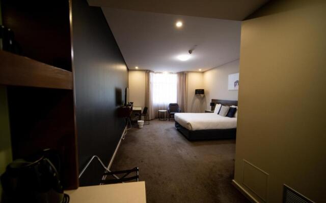 Sfera's Park Suites & Convention Centre