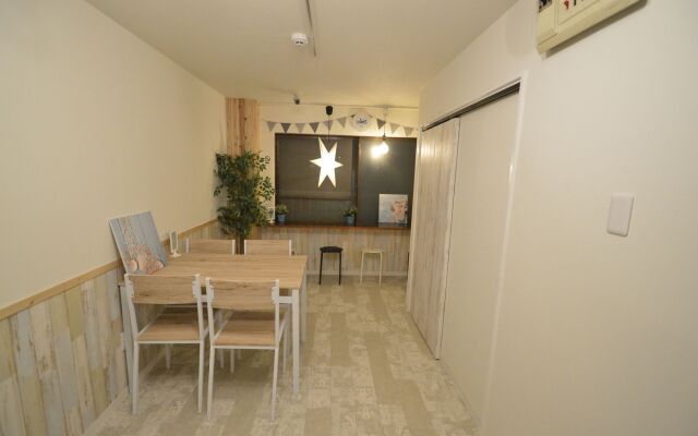 R Guest House - Hostel